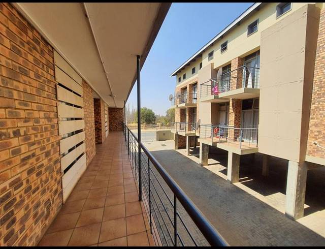 1 BEDROOM APARTMENT FOR SALE IN DASSIE RAND